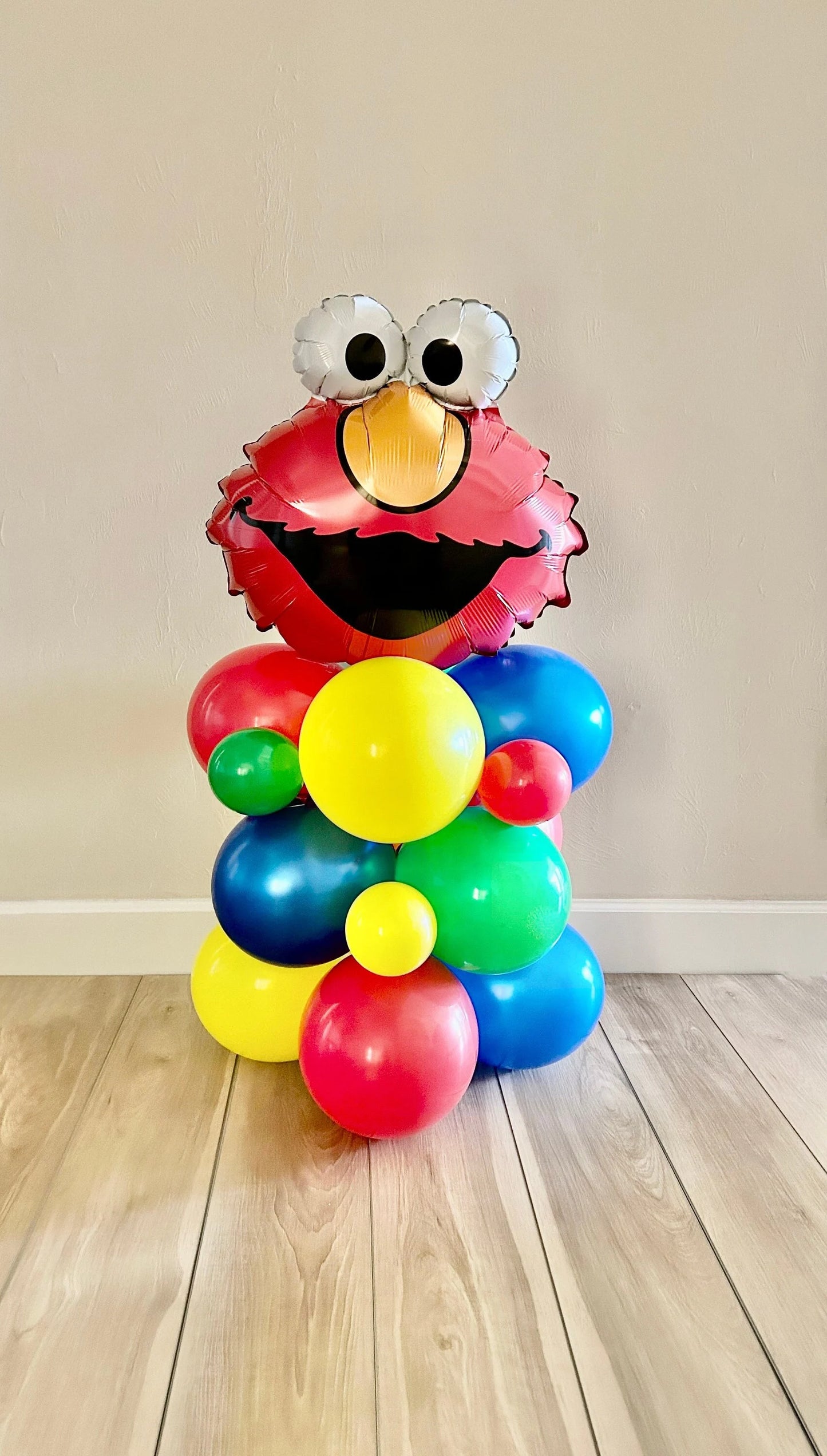 Elmo Theme Balloon Centerpiece