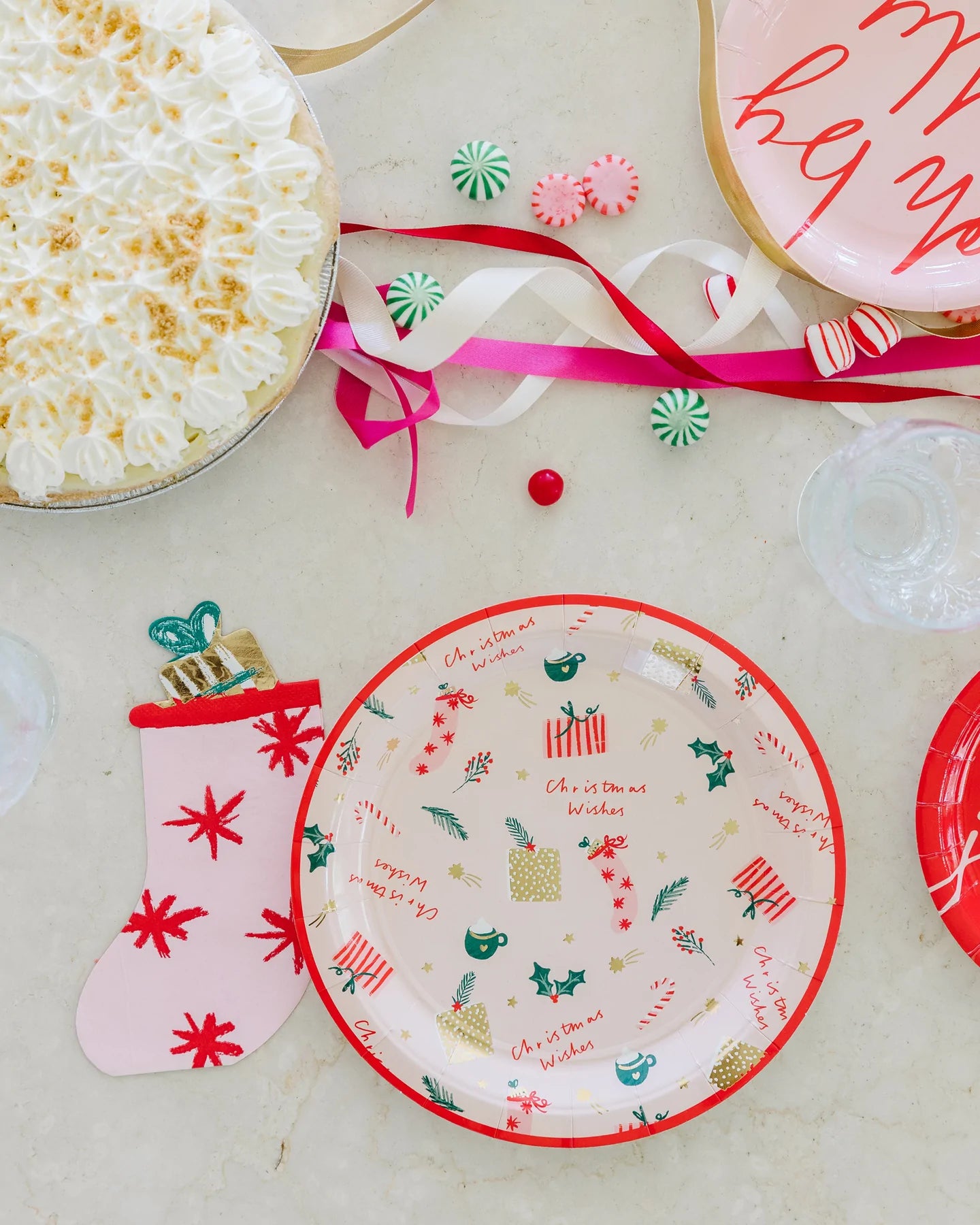 CHRISTMAS WISHES SCATTERED ICONS PLATE, 8 Count*
