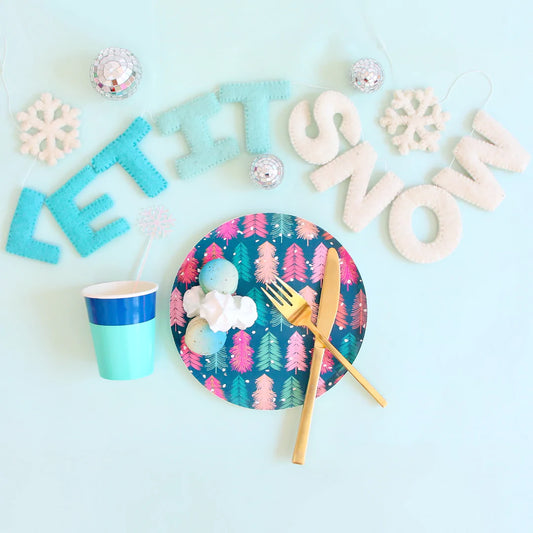 Blue Bottle Brush Tree Paper Plates, 8 Count*