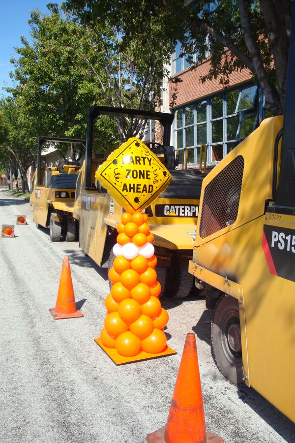 Party Zone construction theme 34'' balloon