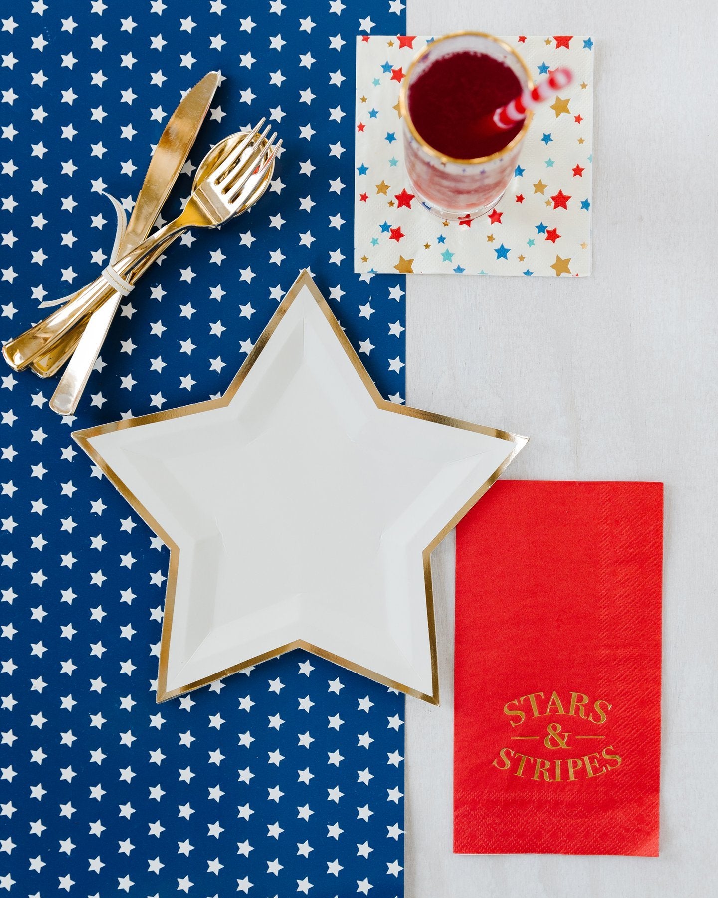 CREAM STAR SHAPED DESSERT PLATES
